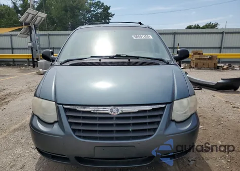 2005 Chrysler Town & Country Touring из США, поврежденный, VIN 2C4GP54L15R562675